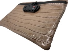 Load image into Gallery viewer, ABC co "Defessa" - Clutch HandBag